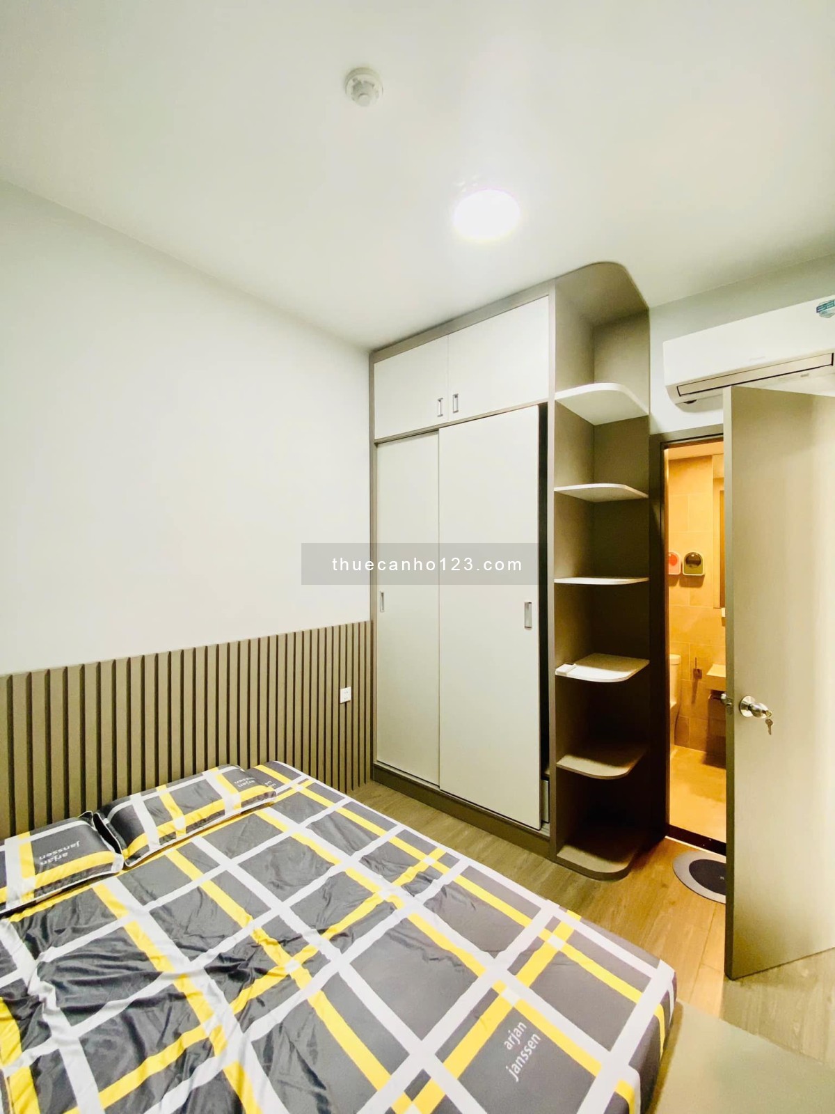 Giỏ hàng cho thuê tại West Gate - Từ 6tr đến 8,5tr - Anh chị quan tâm diện tích nào inbox Phương nhé