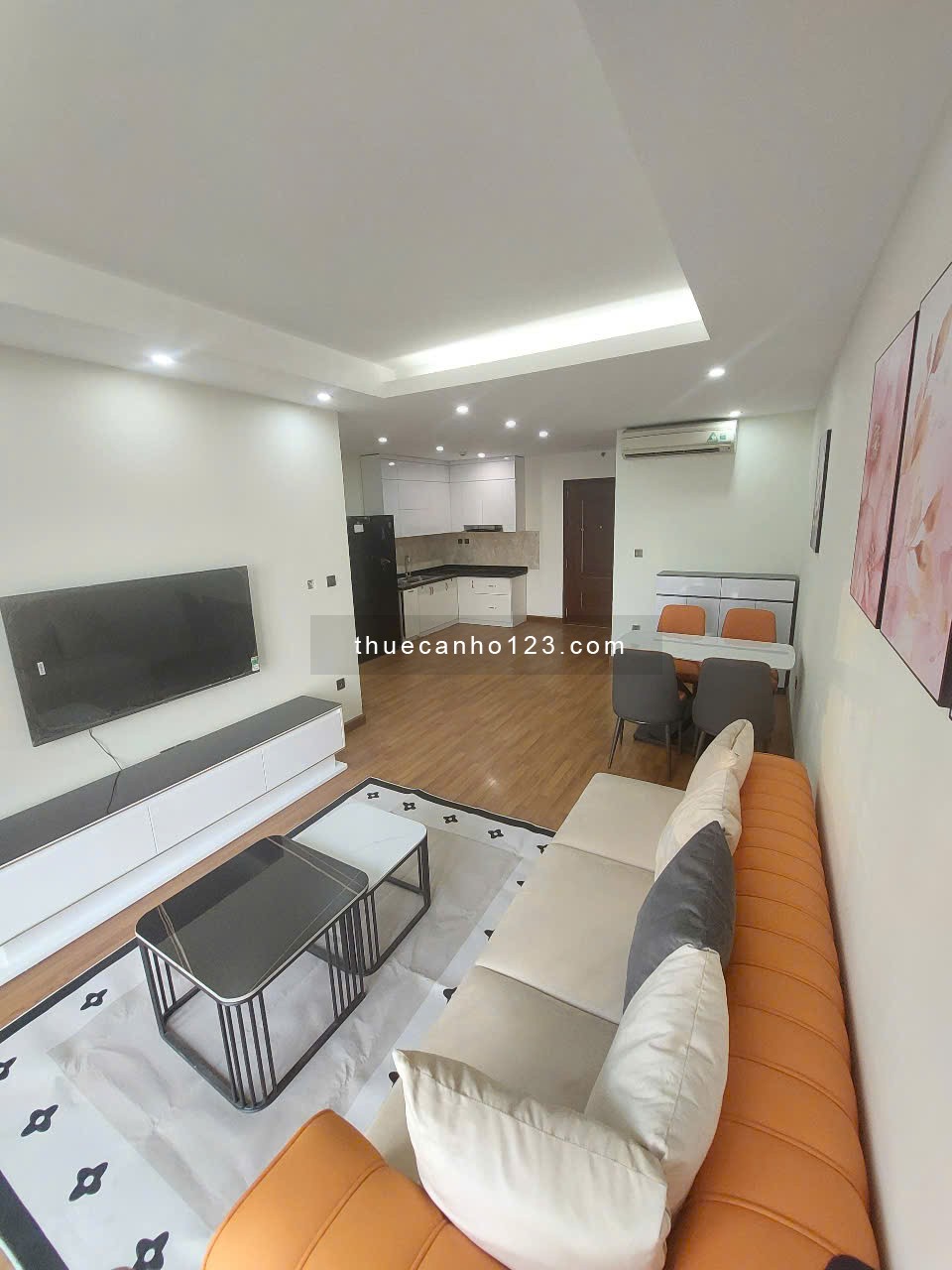 Chính chủ tôi cho thuê căn hộ Home City 177 Trung Kính tòa V2 908, DT 100m2 giá 18 triệu/ tháng