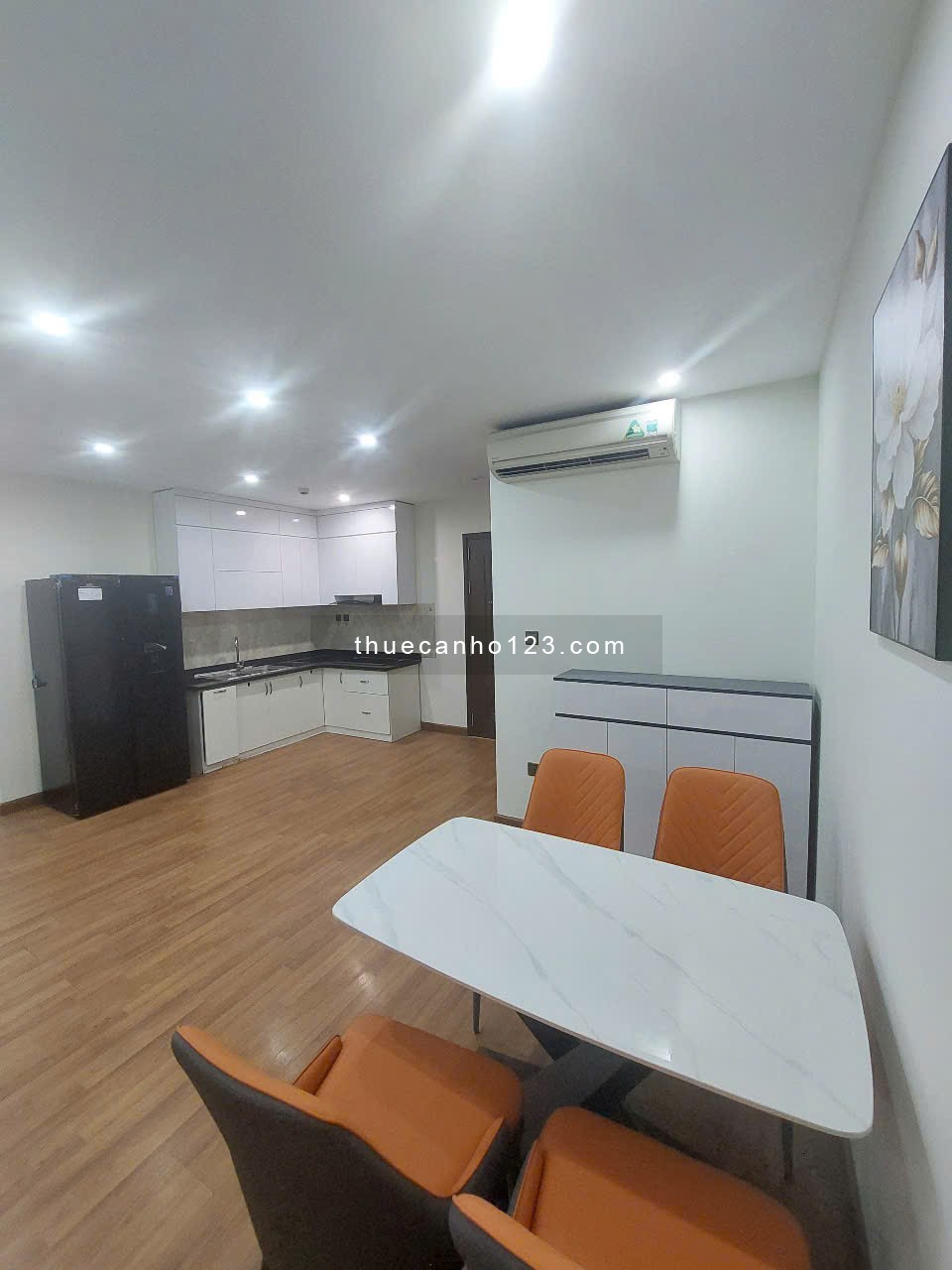 Chính chủ tôi cho thuê căn hộ Home City 177 Trung Kính tòa V2 908, DT 100m2 giá 18 triệu/ tháng