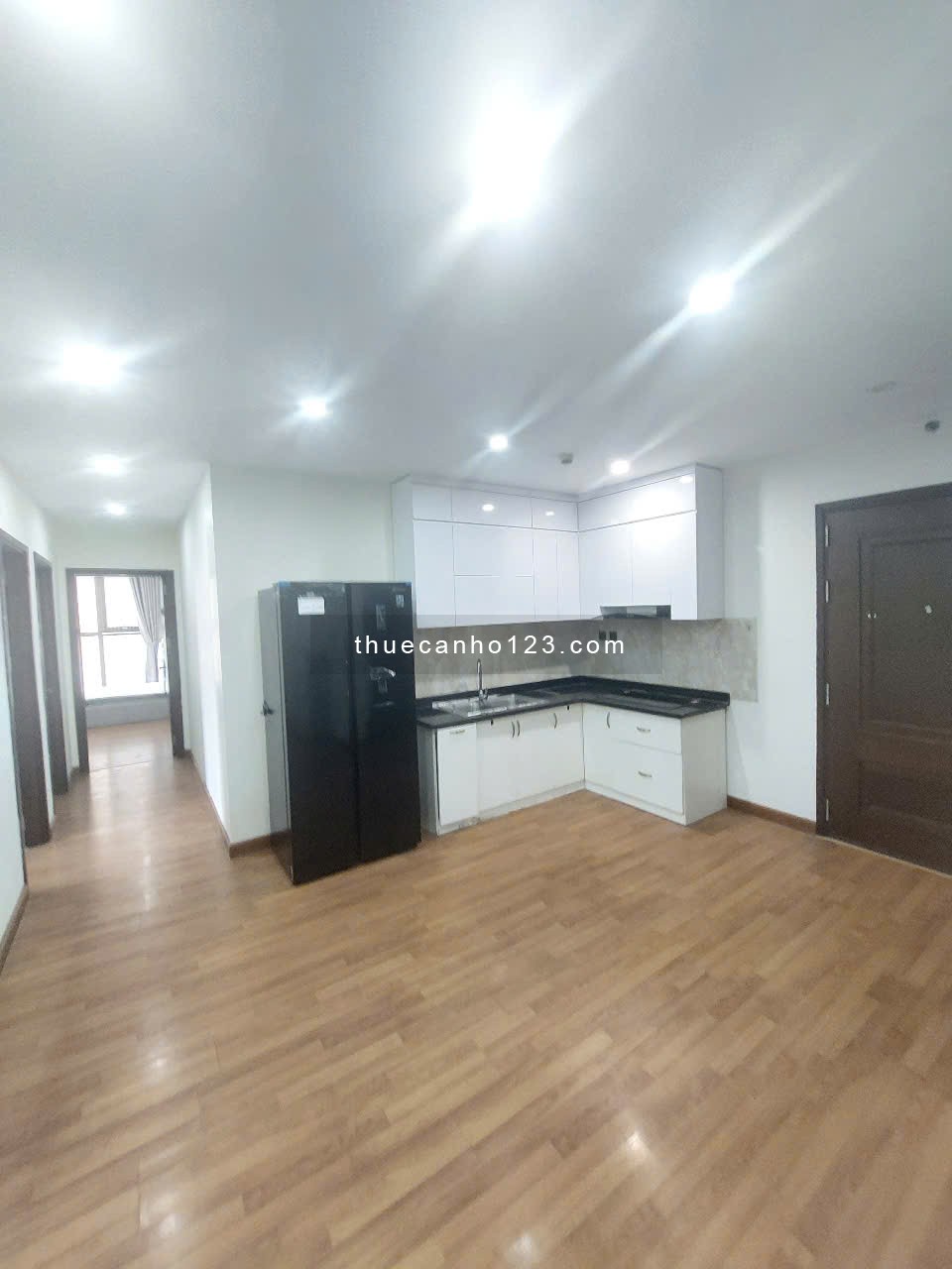 Chính chủ tôi cho thuê căn hộ Home City 177 Trung Kính tòa V2 908, DT 100m2 giá 18 triệu/ tháng