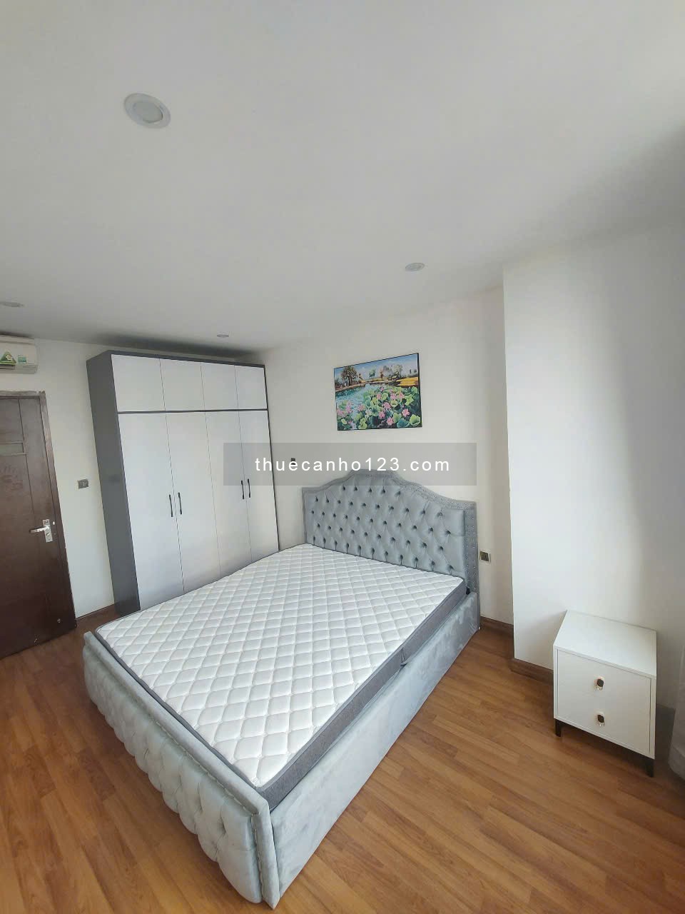 Chính chủ tôi cho thuê căn hộ Home City 177 Trung Kính tòa V2 908, DT 100m2 giá 18 triệu/ tháng