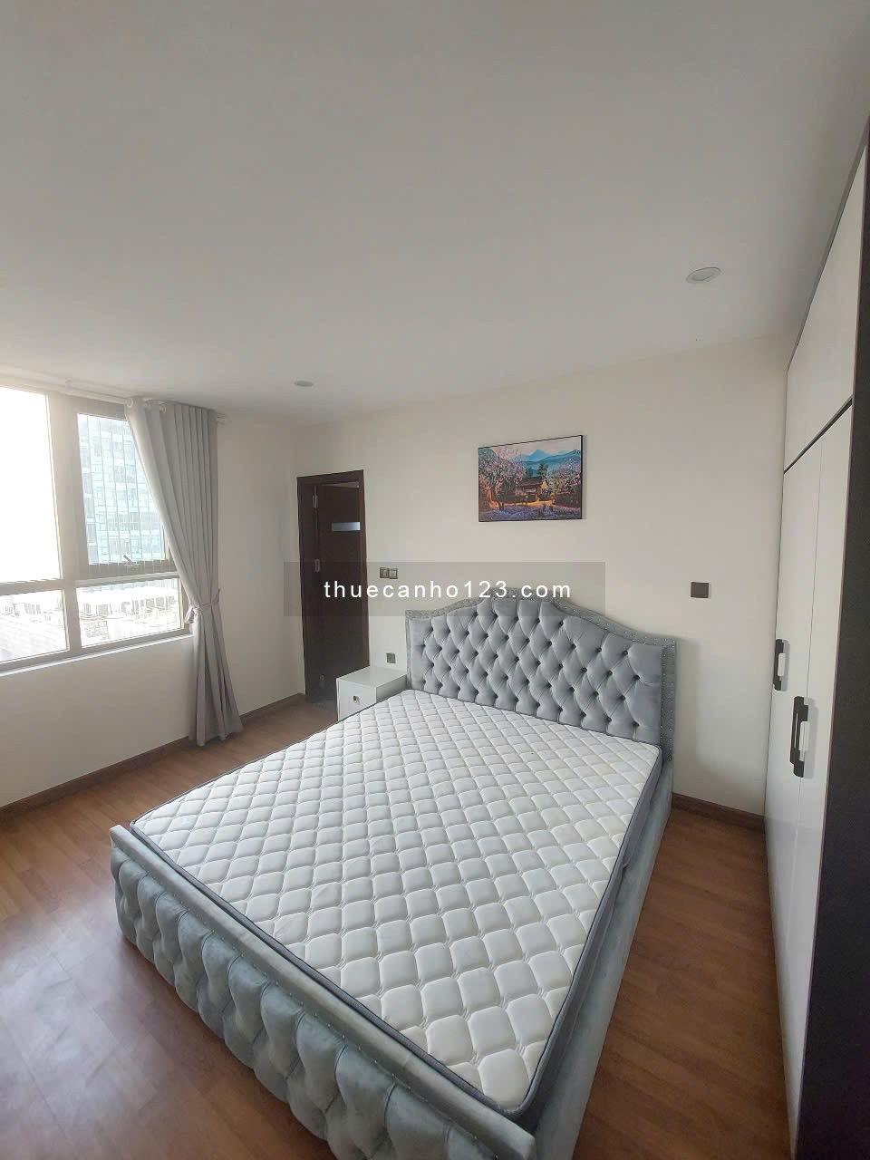 Chính chủ tôi cho thuê căn hộ Home City 177 Trung Kính tòa V2 908, DT 100m2 giá 18 triệu/ tháng