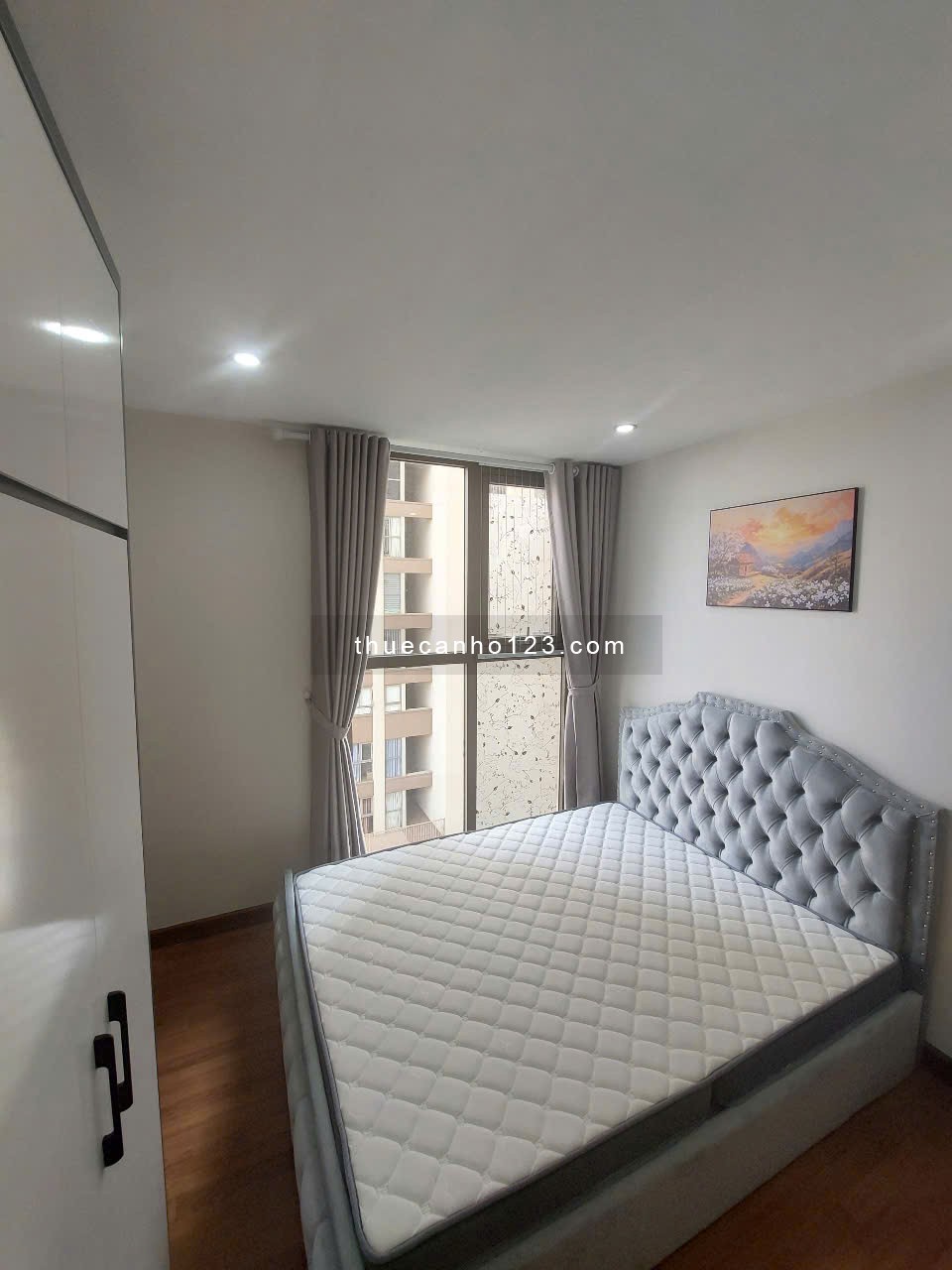 Chính chủ tôi cho thuê căn hộ Home City 177 Trung Kính tòa V2 908, DT 100m2 giá 18 triệu/ tháng