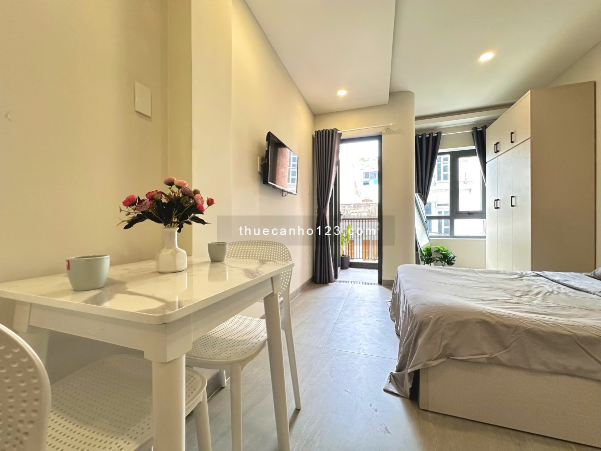 Cho thuê căn hộ phố Phan Xích Long, công viên Phú Nhuận, 35m2, có cửa sổ/ ban công