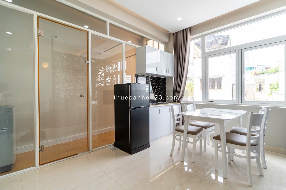 Cho thuê căn hộ Bình Thạnh, Tách bếp ~50m2, Ban công/cửa sổ, Thang máy, oto tận nhà, Landmark81...