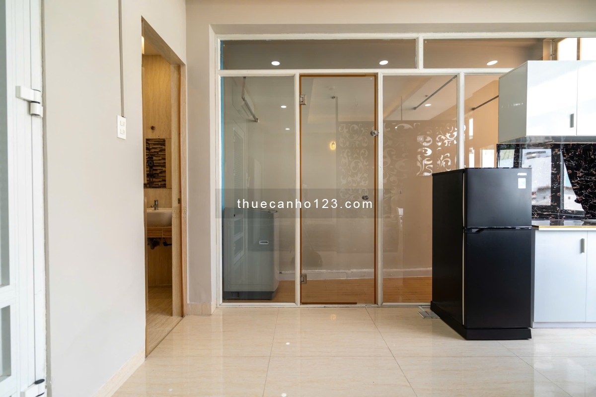 Cho thuê căn hộ Bình Thạnh, Tách bếp ~50m2, Ban công/cửa sổ, Thang máy, oto tận nhà, Landmark81...