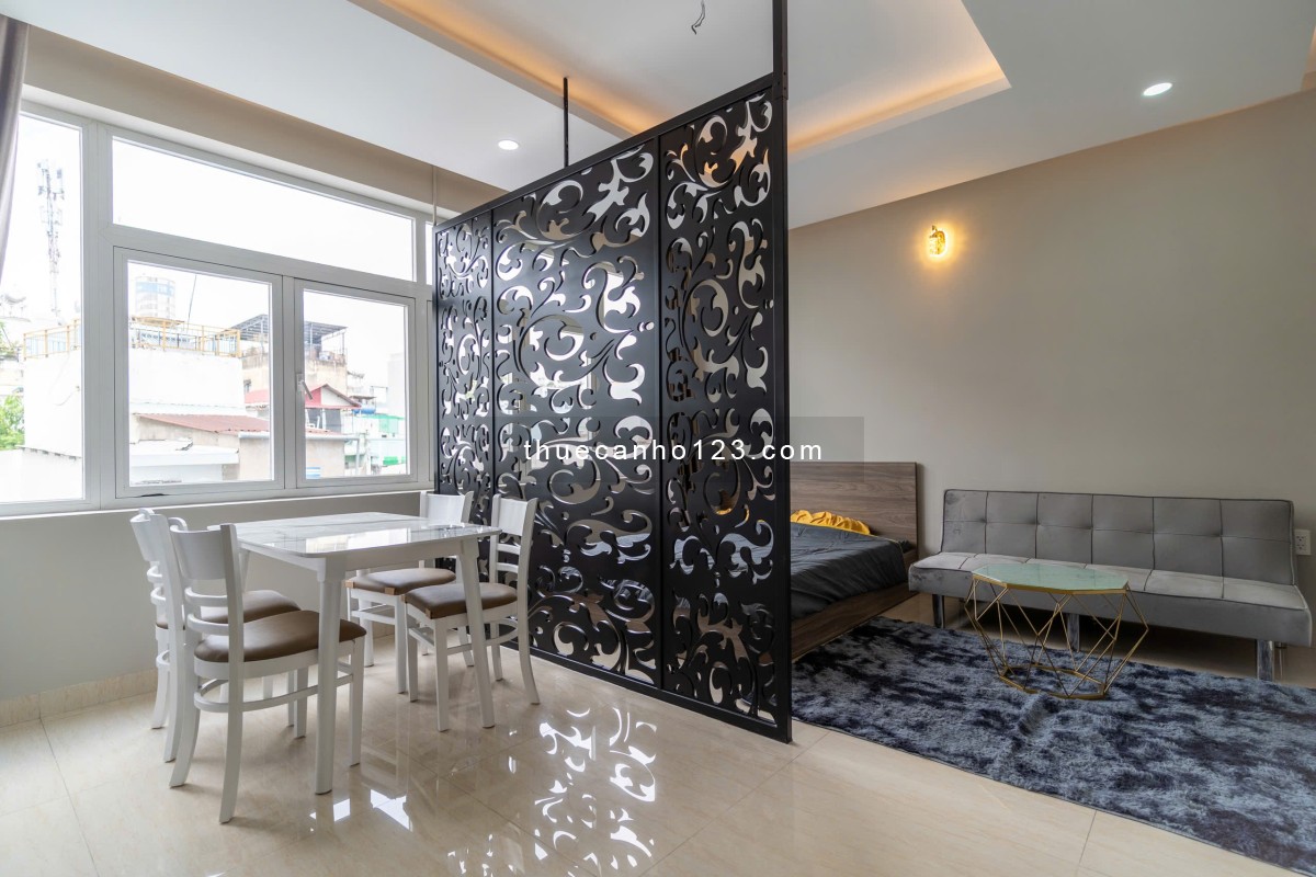 Cho thuê căn hộ Bình Thạnh, Tách bếp ~50m2, Ban công/cửa sổ, Thang máy, oto tận nhà, Landmark81...