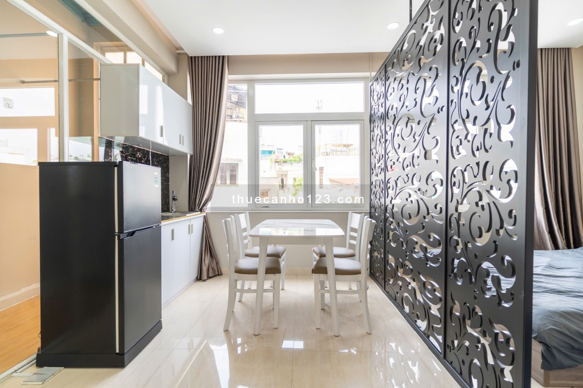 Cho thuê căn hộ Bình Thạnh, Tách bếp ~50m2, Ban công/cửa sổ, Thang máy, oto tận nhà, Landmark81...