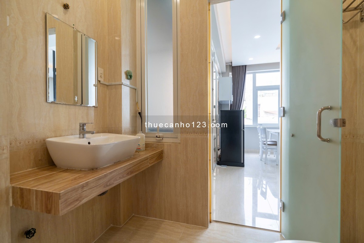 Cho thuê căn hộ Bình Thạnh, Tách bếp ~50m2, Ban công/cửa sổ, Thang máy, oto tận nhà, Landmark81...