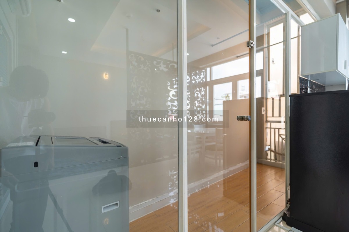 Cho thuê căn hộ Bình Thạnh, Tách bếp ~50m2, Ban công/cửa sổ, Thang máy, oto tận nhà, Landmark81...