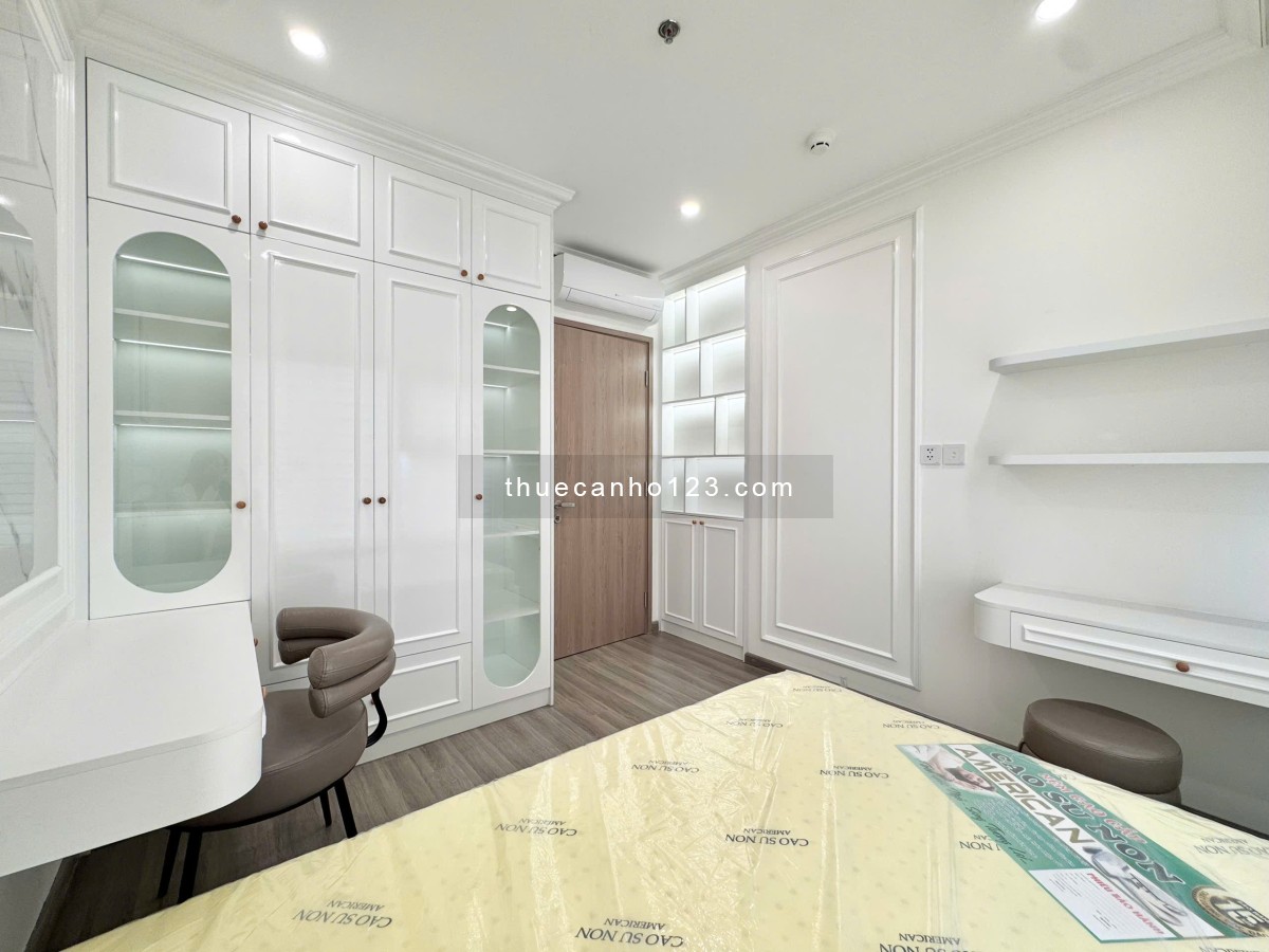 Cho thuê Vinhomes 3PN, có nội thất hoặc nhà trống giá tốt, View sông, nhà mới