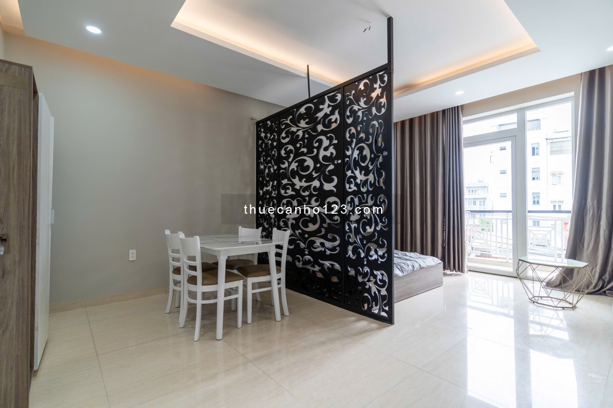 Cho thuê căn hộ Bình Thạnh, Tách bếp ~50m2, Ban công/cửa sổ, Thang máy, oto tận nhà, Landmark81...