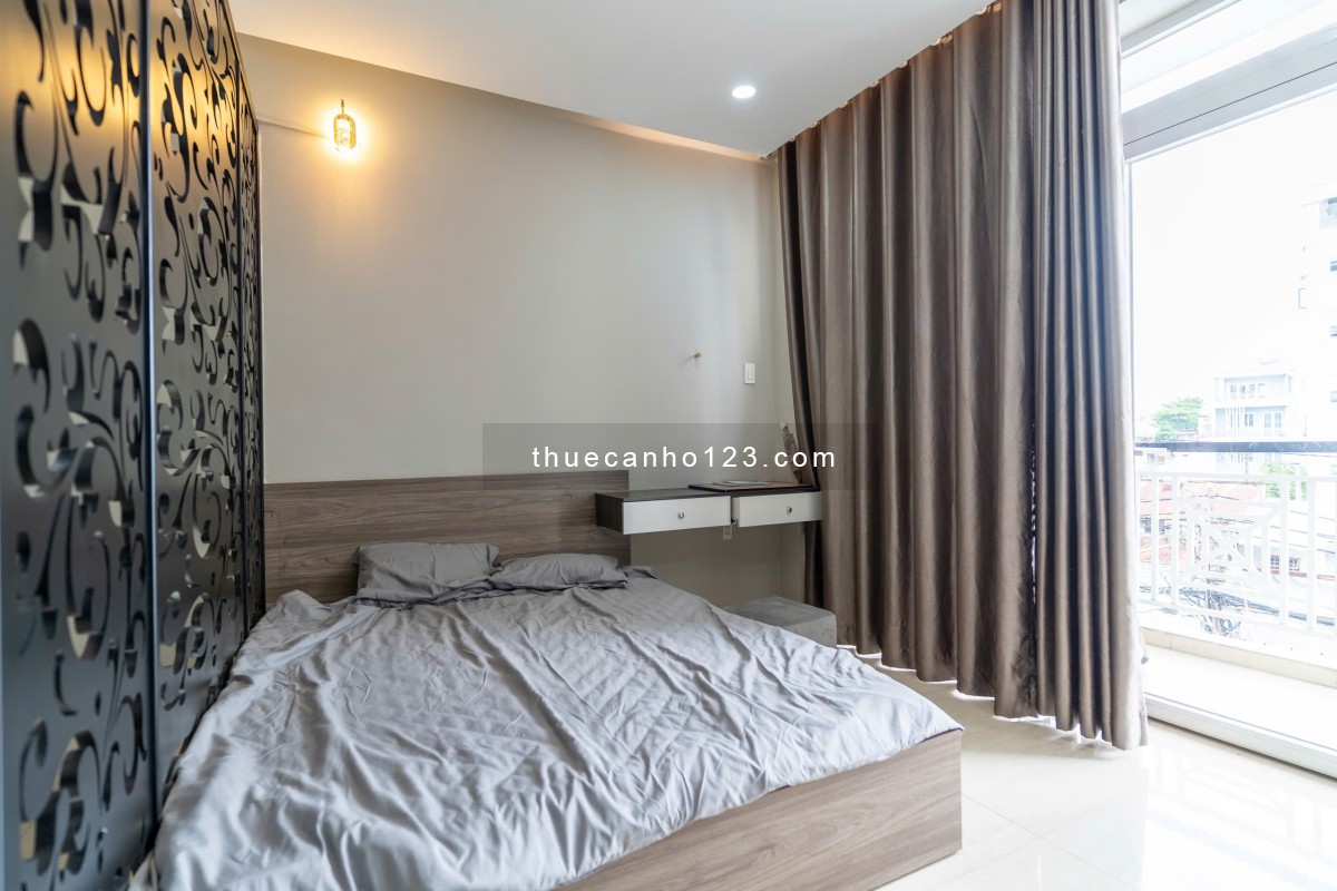 Cho thuê căn hộ Bình Thạnh, Tách bếp ~50m2, Ban công/cửa sổ, Thang máy, oto tận nhà, Landmark81...