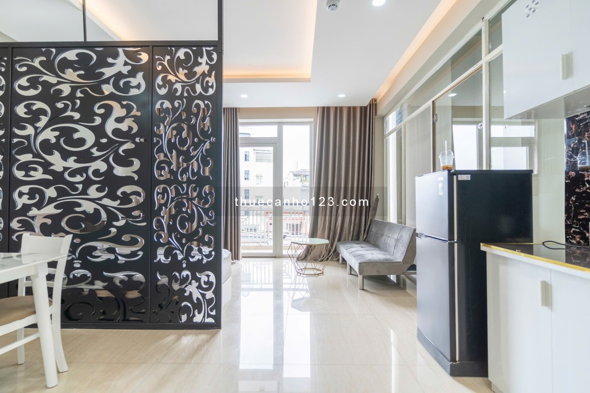 Cho thuê căn hộ Bình Thạnh, Tách bếp ~50m2, Ban công/cửa sổ, Thang máy, oto tận nhà, Landmark81...