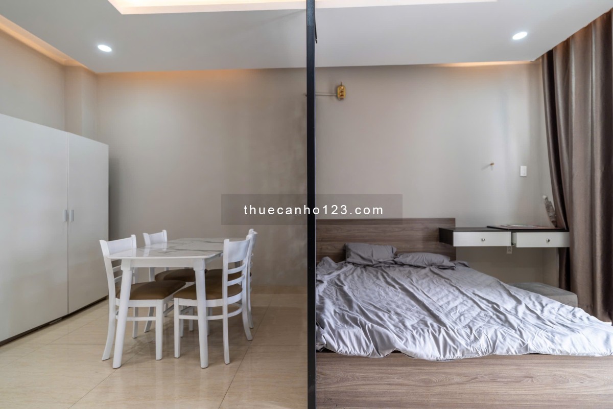 Cho thuê căn hộ Bình Thạnh, Tách bếp ~50m2, Ban công/cửa sổ, Thang máy, oto tận nhà, Landmark81...