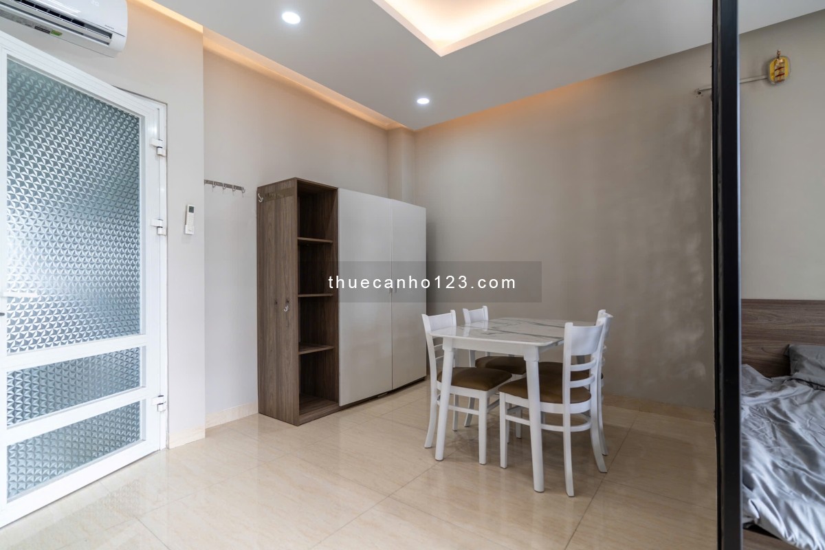 Cho thuê căn hộ Bình Thạnh, Tách bếp ~50m2, Ban công/cửa sổ, Thang máy, oto tận nhà, Landmark81...