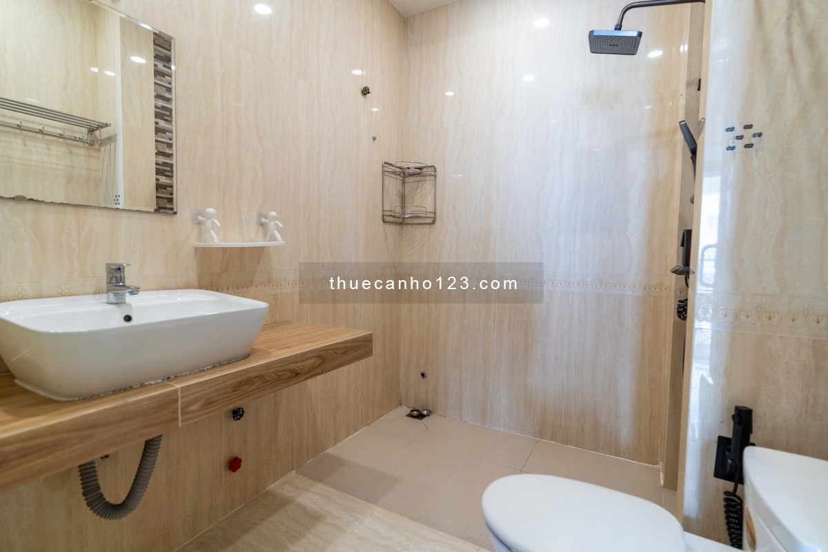 Cho thuê căn hộ Bình Thạnh, Tách bếp ~50m2, Ban công/cửa sổ, Thang máy, oto tận nhà, Landmark81...