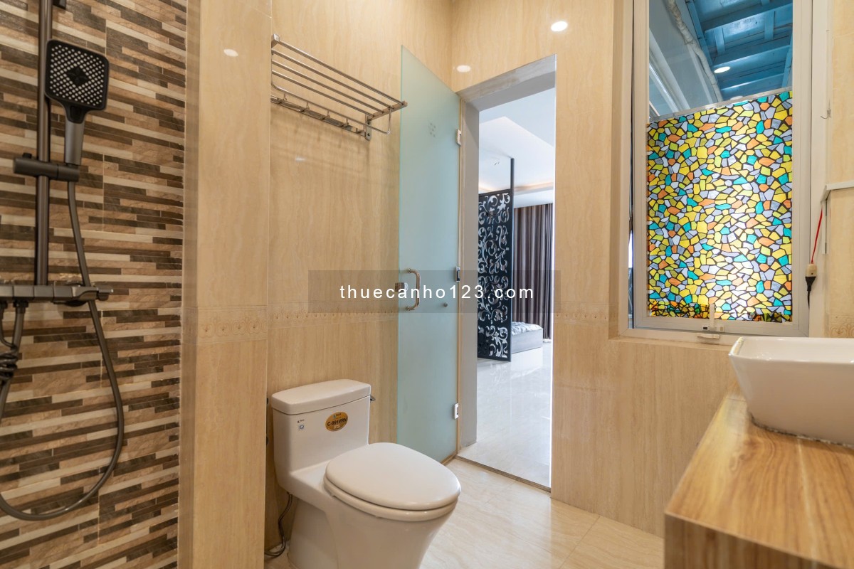 Cho thuê căn hộ Bình Thạnh, Tách bếp ~50m2, Ban công/cửa sổ, Thang máy, oto tận nhà, Landmark81...