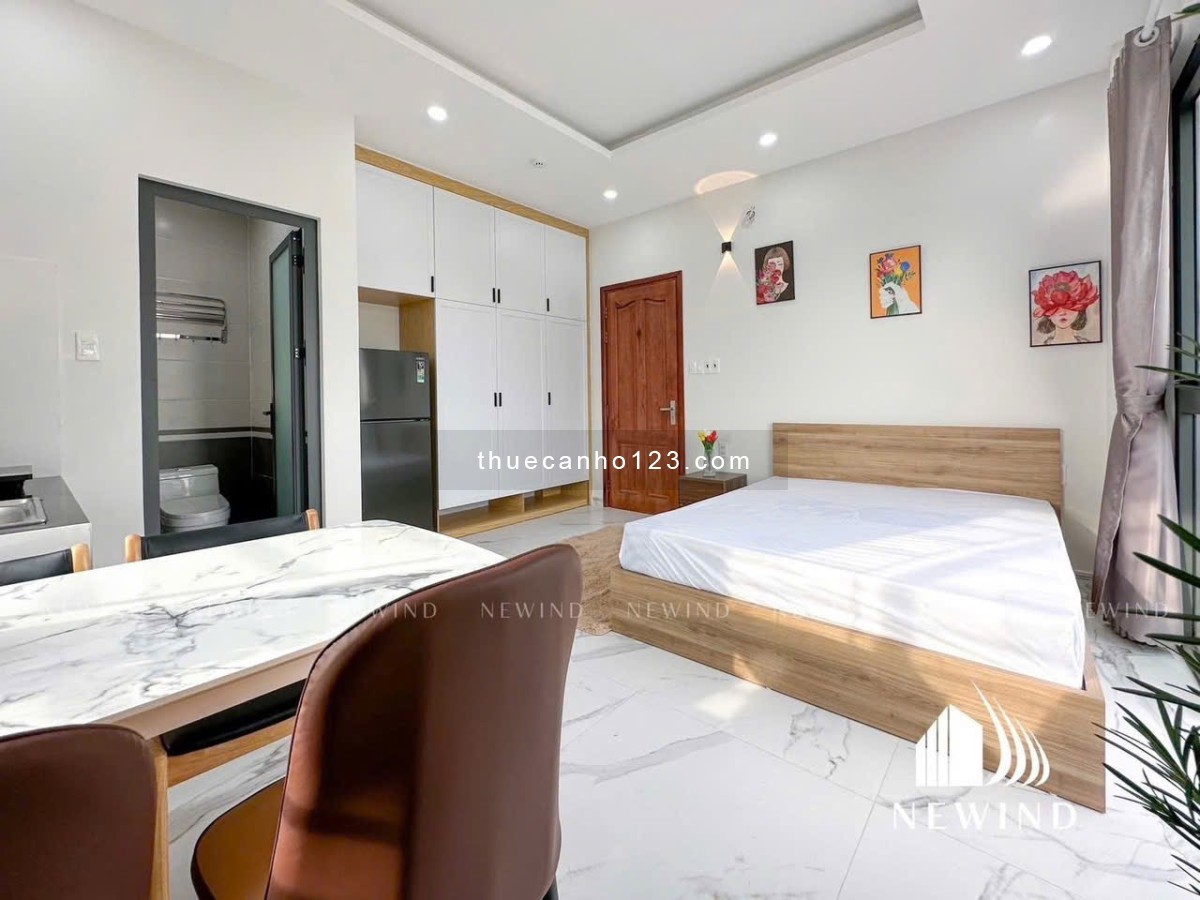 Cho Thuê Phòng Ban Công Khu Chợ Hoàng Hoa Thám K300