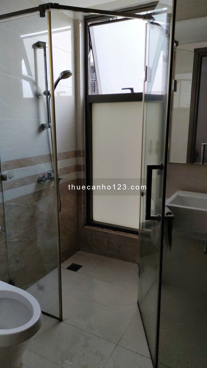 Cho thuê căn hộ Saigon Royal MT Bến Vân Đồn Q4 2 phòng ngủ, tầng cao, full nội thất