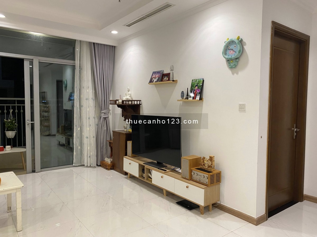 English Below - Cho thuê Căn hộ 4PN có 2 ban công rộng Full NT tại Vinhomes Central Park