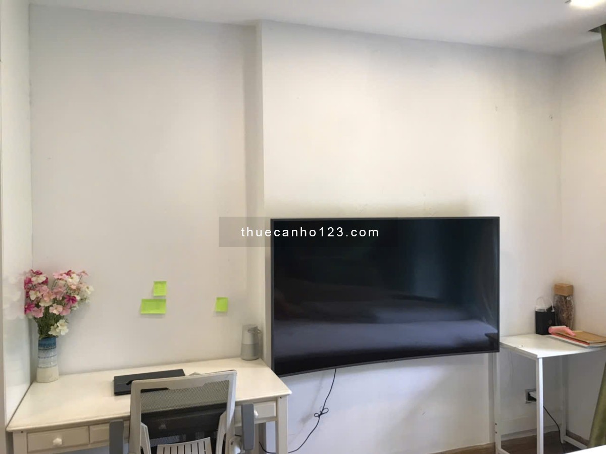 English Below - Cho thuê Căn hộ Vinhomes Central Park 3PN có 2 ban công rộng Full nội thất