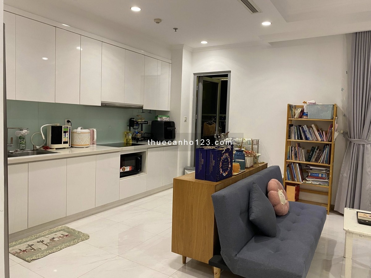 English Below - Cho thuê Căn hộ 4PN có 2 ban công rộng Full NT tại Vinhomes Central Park