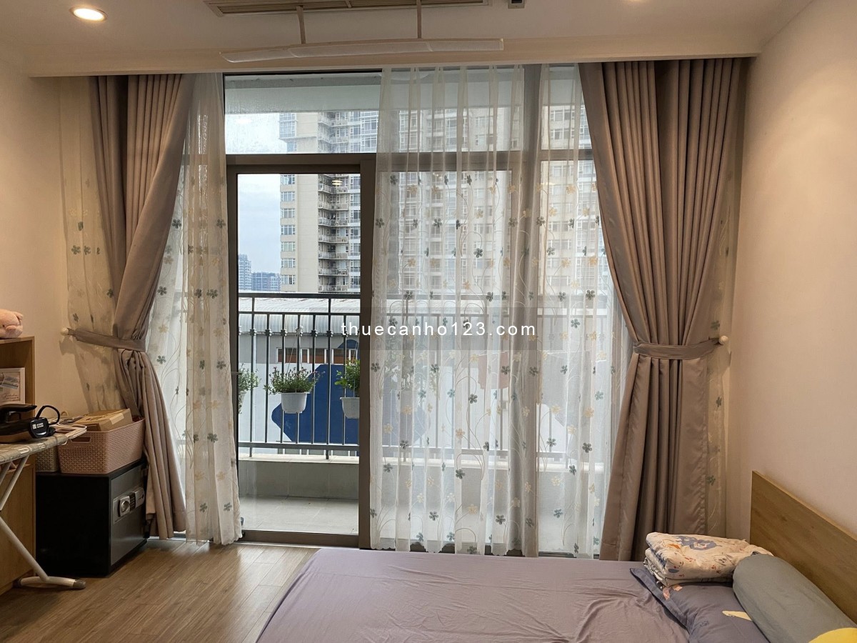 English Below - Cho thuê Căn hộ 4PN có 2 ban công rộng Full NT tại Vinhomes Central Park