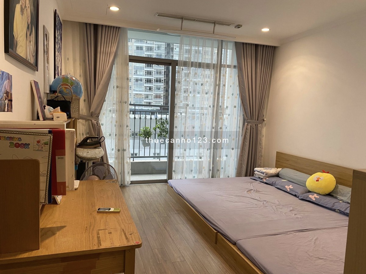 English Below - Cho thuê Căn hộ 4PN có 2 ban công rộng Full NT tại Vinhomes Central Park