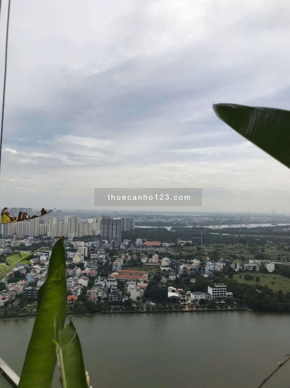 English Below - Cho thuê Căn hộ Vinhomes Central Park 3PN có 2 ban công rộng Full nội thất