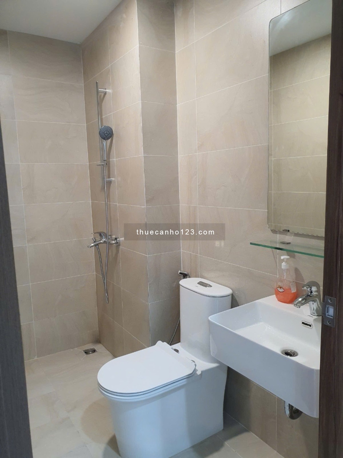 Căn hộ 1 phòng ngủ cho thuê 5.5tr tại Opal Skyline, nội thất cơ bản