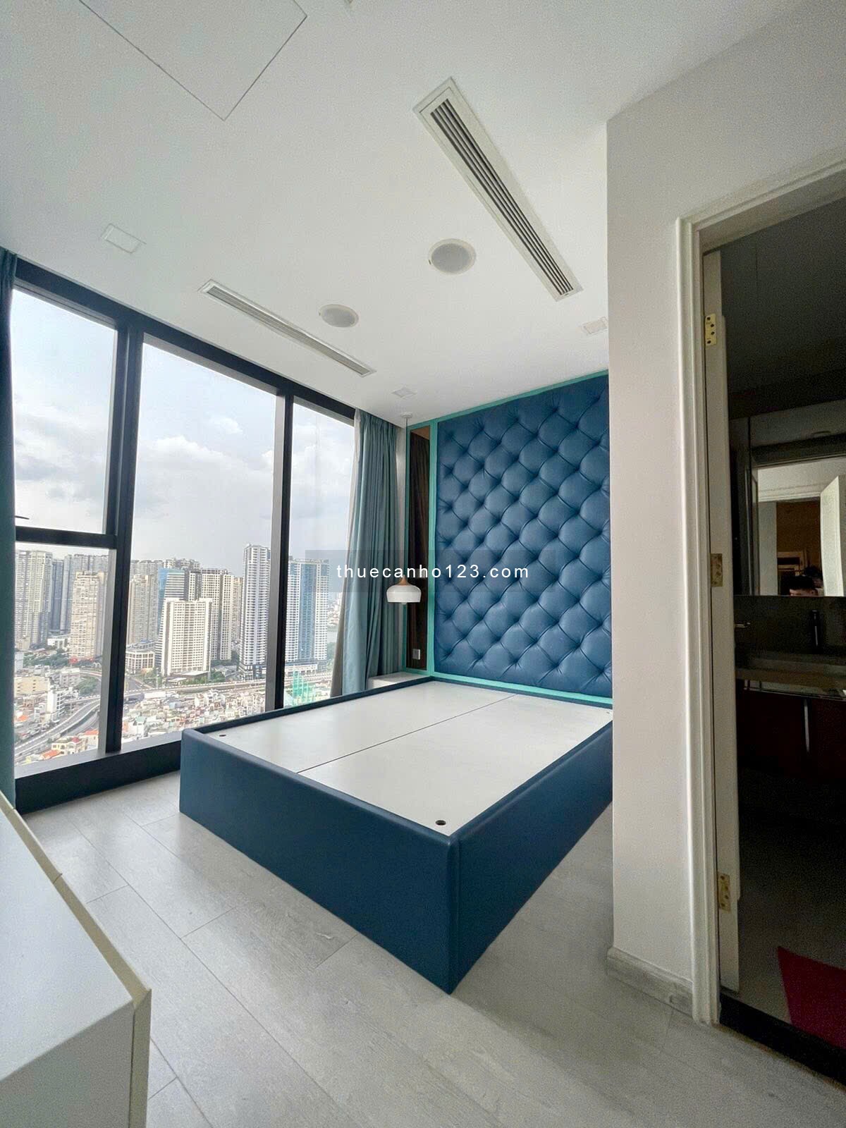Chủ nhà thân gửi cho thuê căn 2 phòng ngủ nội thất cao cấp view Landmark 81 giá chỉ 26 triệu