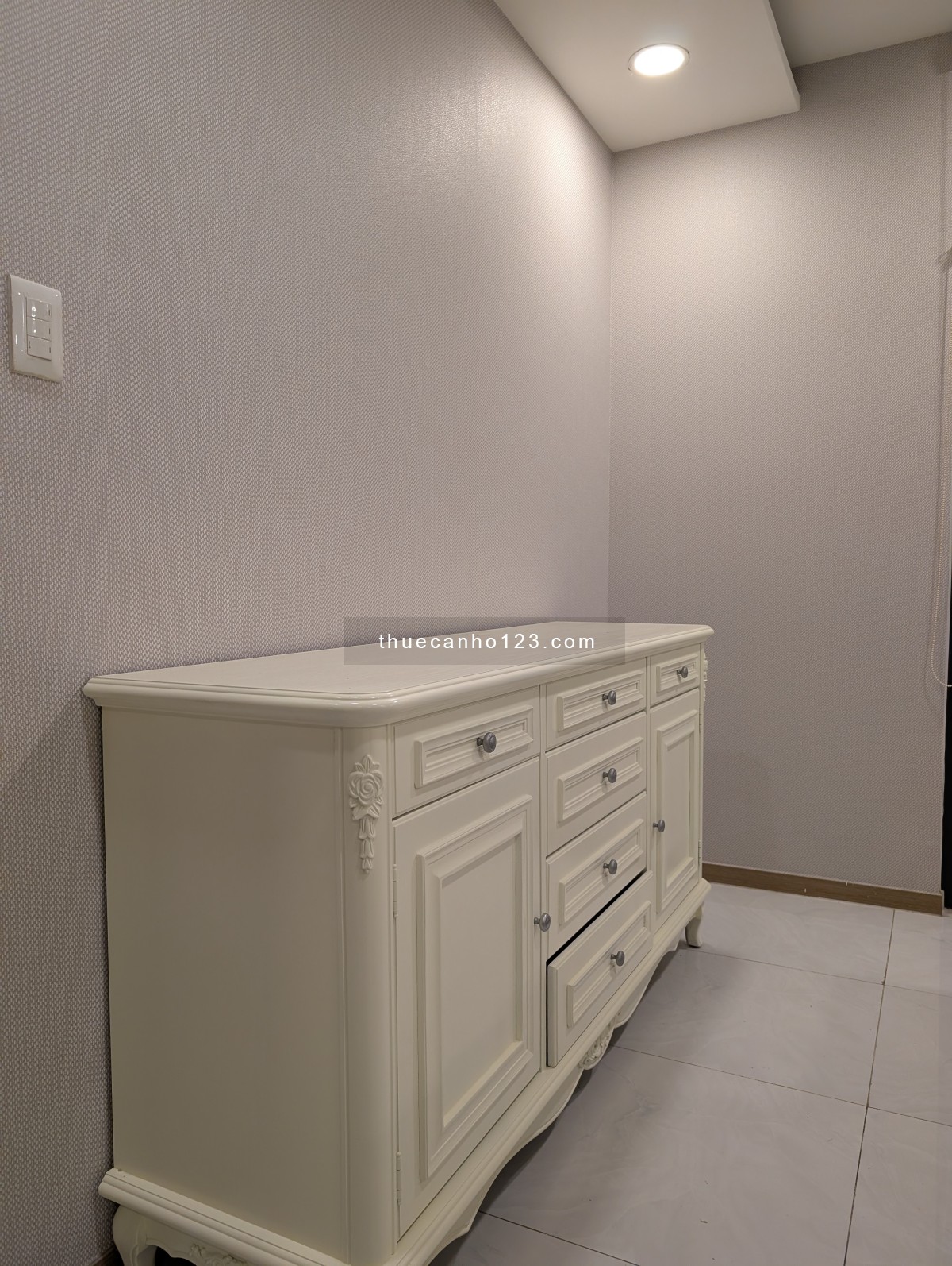 Cho thuê căn hộ có 4 view sông. Tầng 18 cao nhất toà nhà và có access lên sân thượng toà nhà