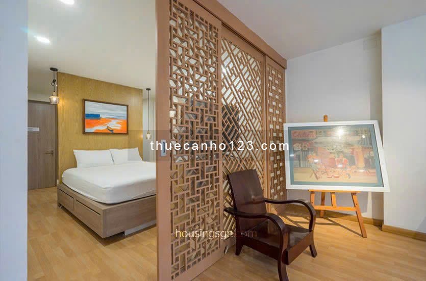 Cho thuê căn hộ Duplex gần Ngã tư Hàng Xanh, rộng 60m2, cửa sổ lớn