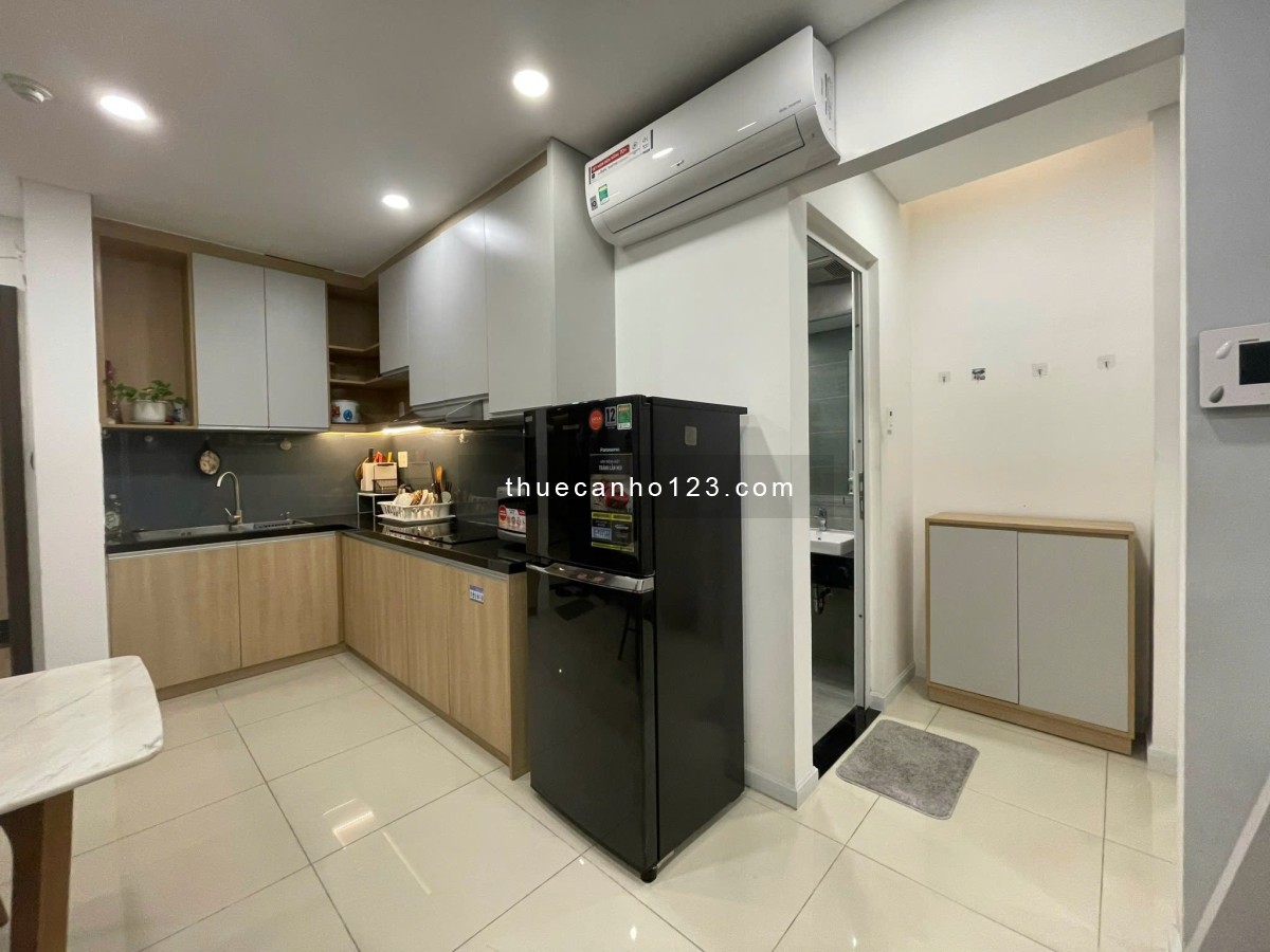 Gia đình cần cho thuê CH Satra Eximland 125m2, 3pn, 2wc, Full NT, có bancon. Giá cho thuê: 2 tr/th