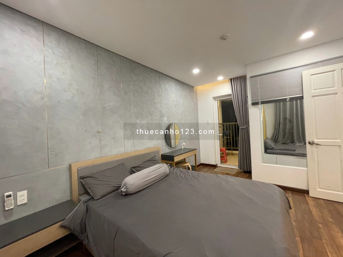 Gia đình cần cho thuê CH Satra Eximland 125m2, 3pn, 2wc, Full NT, có bancon. Giá cho thuê: 2 tr/th