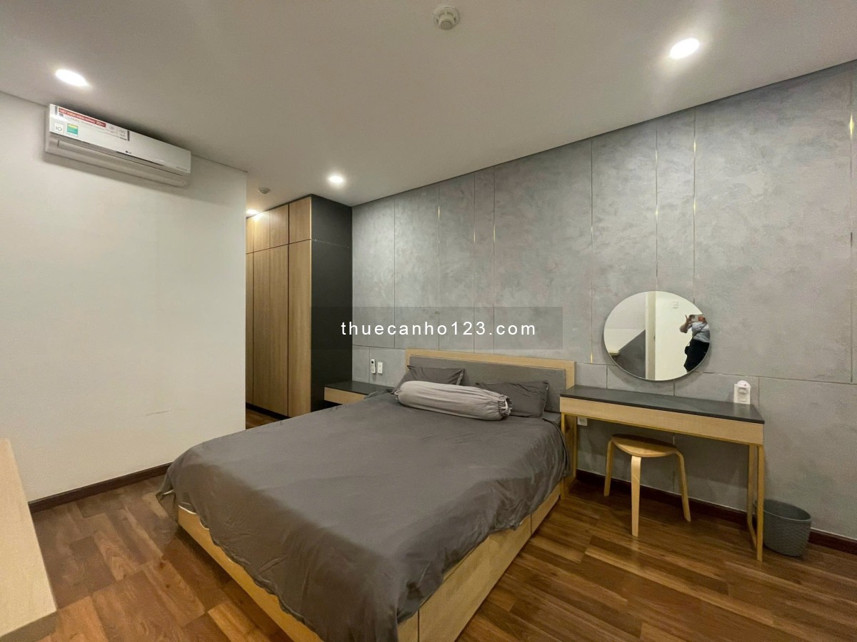 Gia đình cần cho thuê CH Satra Eximland 125m2, 3pn, 2wc, Full NT, có bancon. Giá cho thuê: 2 tr/th