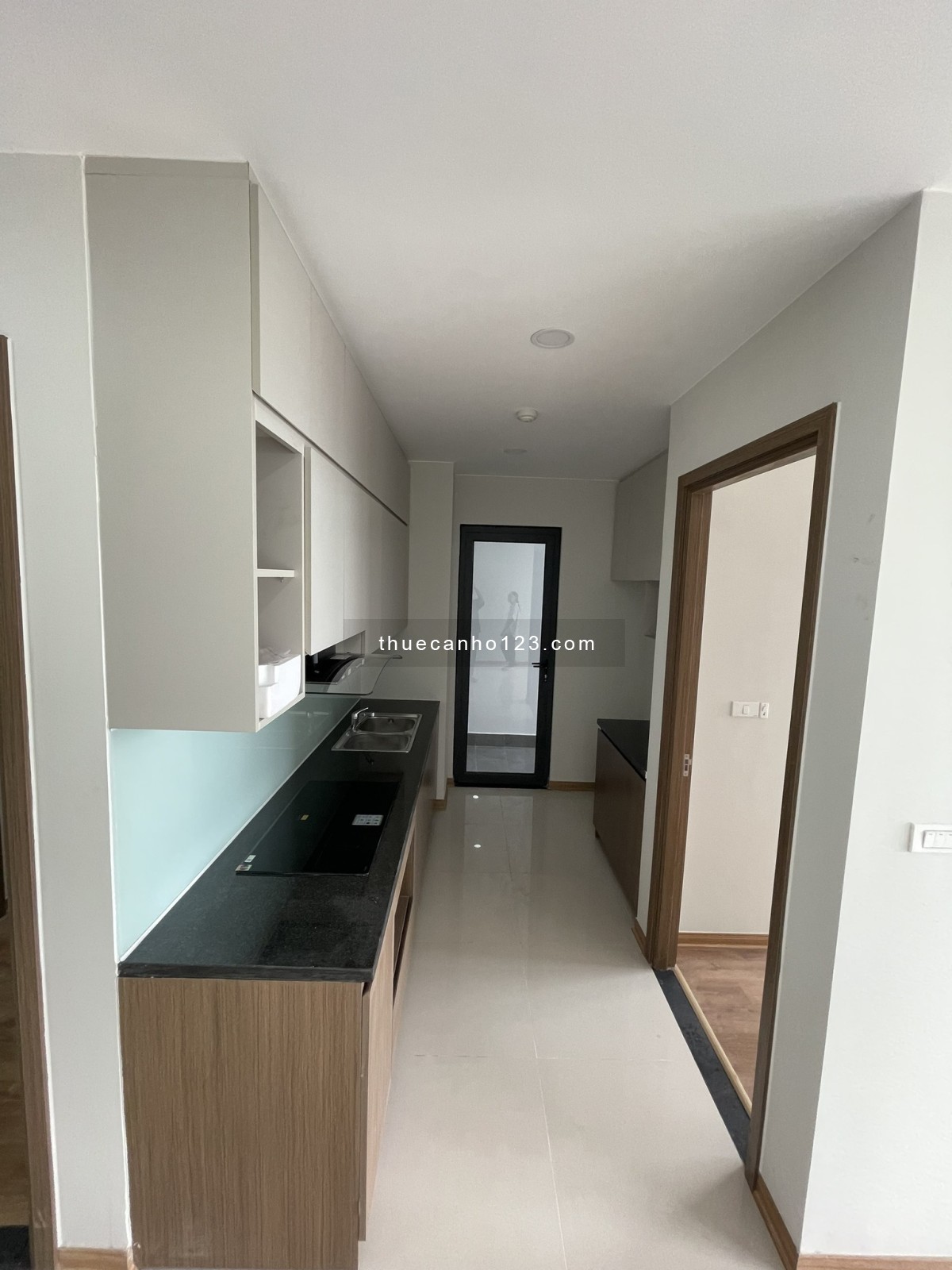 Cho thuê chung cư 2-3 ngủ cơ bản, full đồ. Sẵn sàng vào luôn