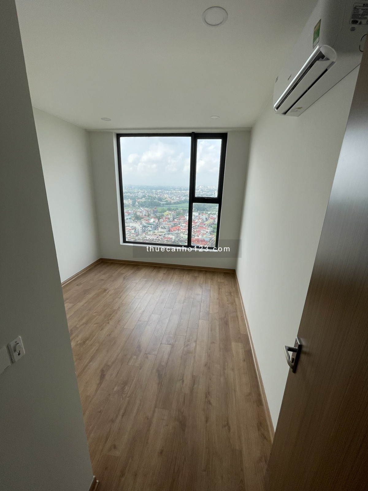 Cho thuê chung cư 2-3 ngủ cơ bản, full đồ. Sẵn sàng vào luôn