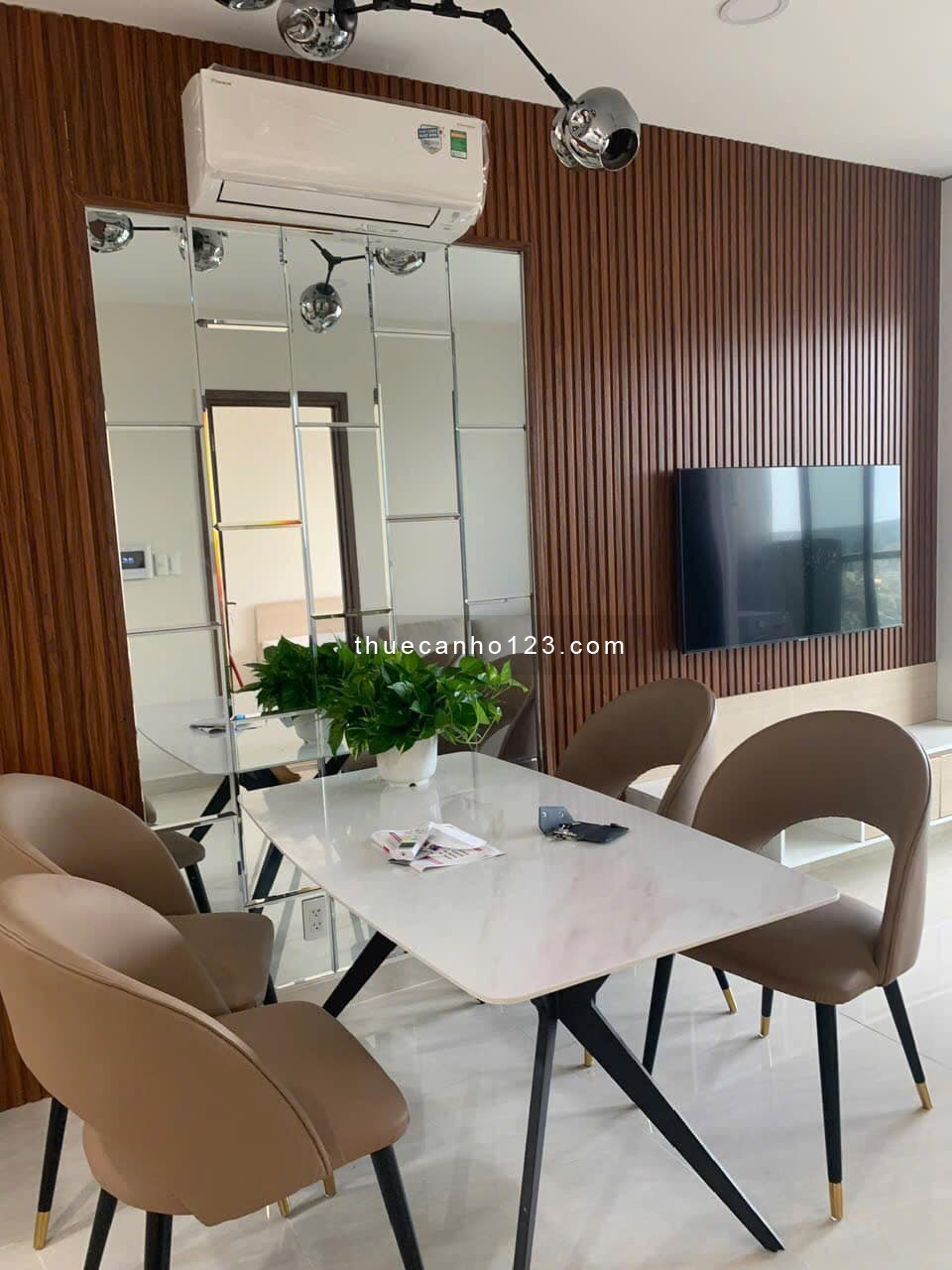 Cho thuê căn hộ 3PN full nội thất chung cư Park Legend giá 23tr/th, ở ngay. LH 0932192028-Ms.Mai