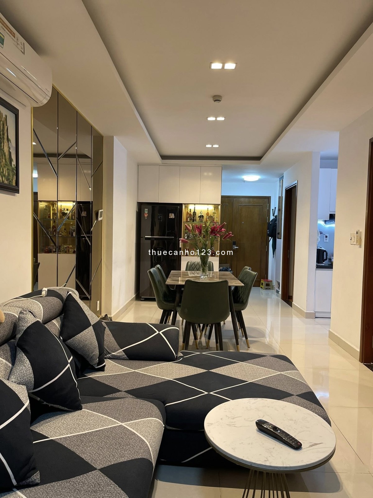 Cho thuê căn hộ cao cấp Skycenter Phổ Quang Tân Bình. 80m 2pn2wc đủ nội thất đẹp giá 18tr 0932834569