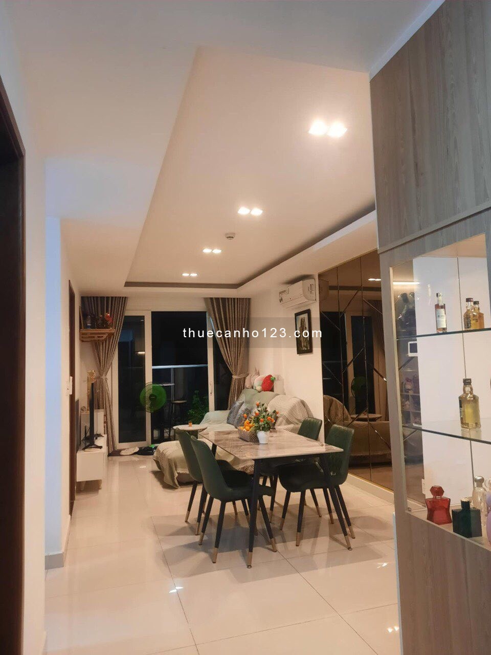 Cho thuê căn hộ cao cấp Skycenter Phổ Quang Tân Bình. 80m 2pn2wc đủ nội thất đẹp giá 18tr 0932834569