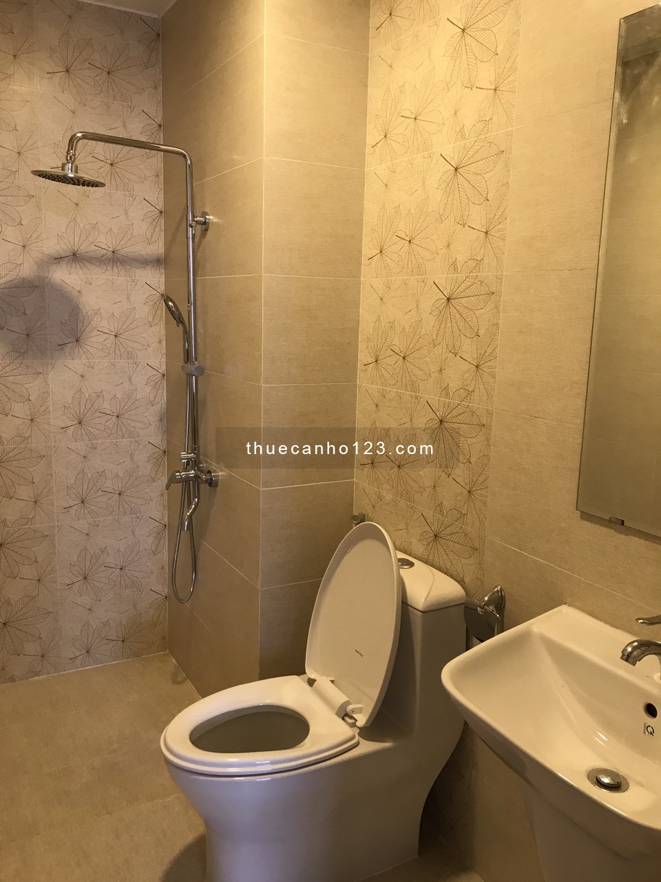 Căn hộ Riva Park cho thuê 80m2, 2PN, 504 Nguyễn Tất Thành, P.18, Q.4