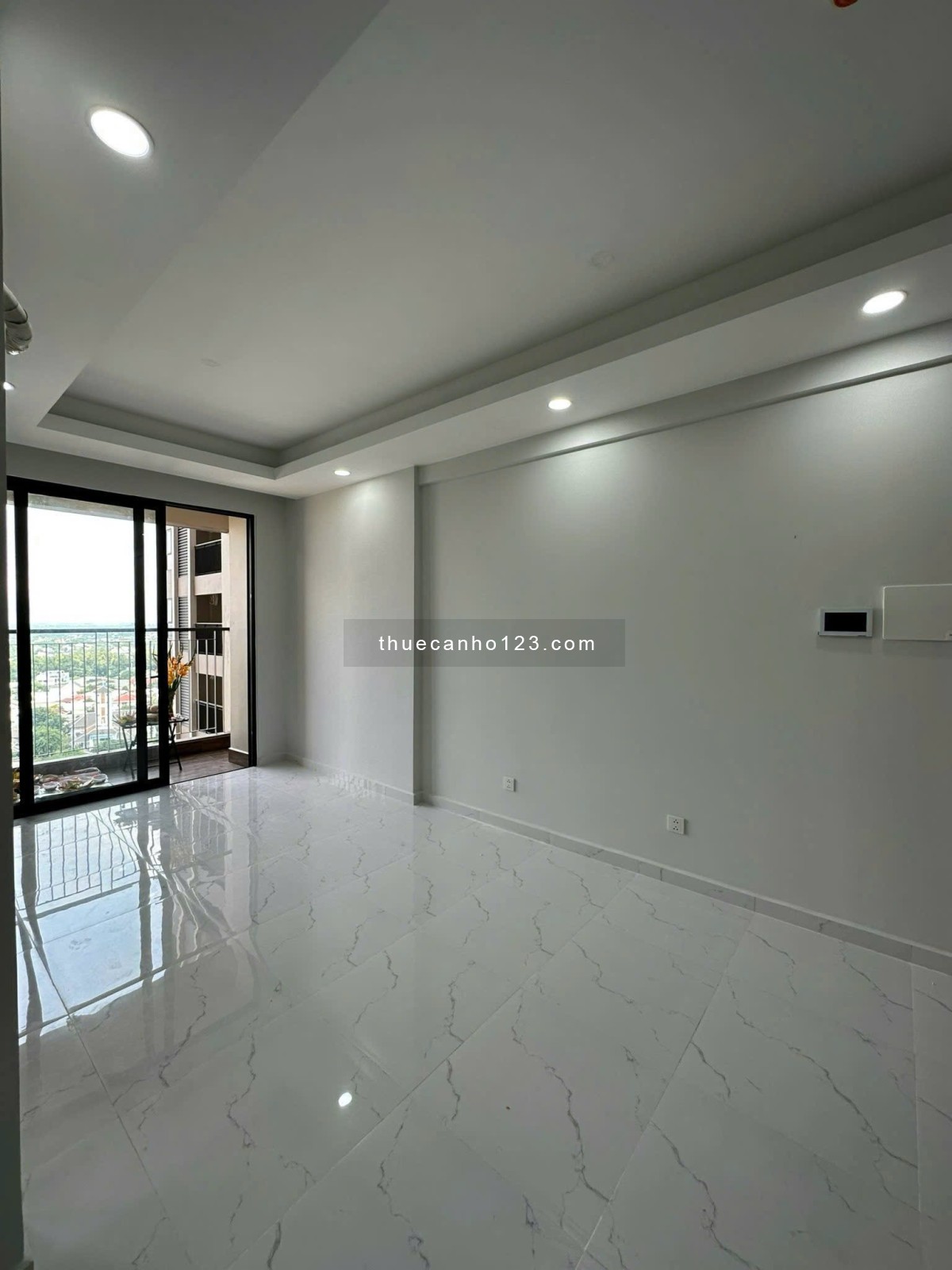 Chính chủ cho thuê Studio 40m2 ban công thoáng mát giá 3tr5 ở OPAL SKYLINE