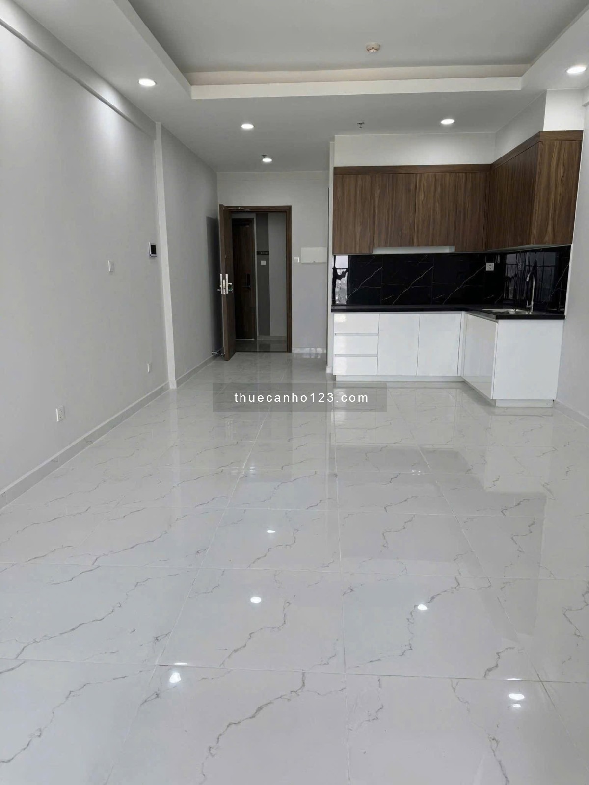 Chính chủ cho thuê Studio 40m2 ban công thoáng mát giá 3tr5 ở OPAL SKYLINE