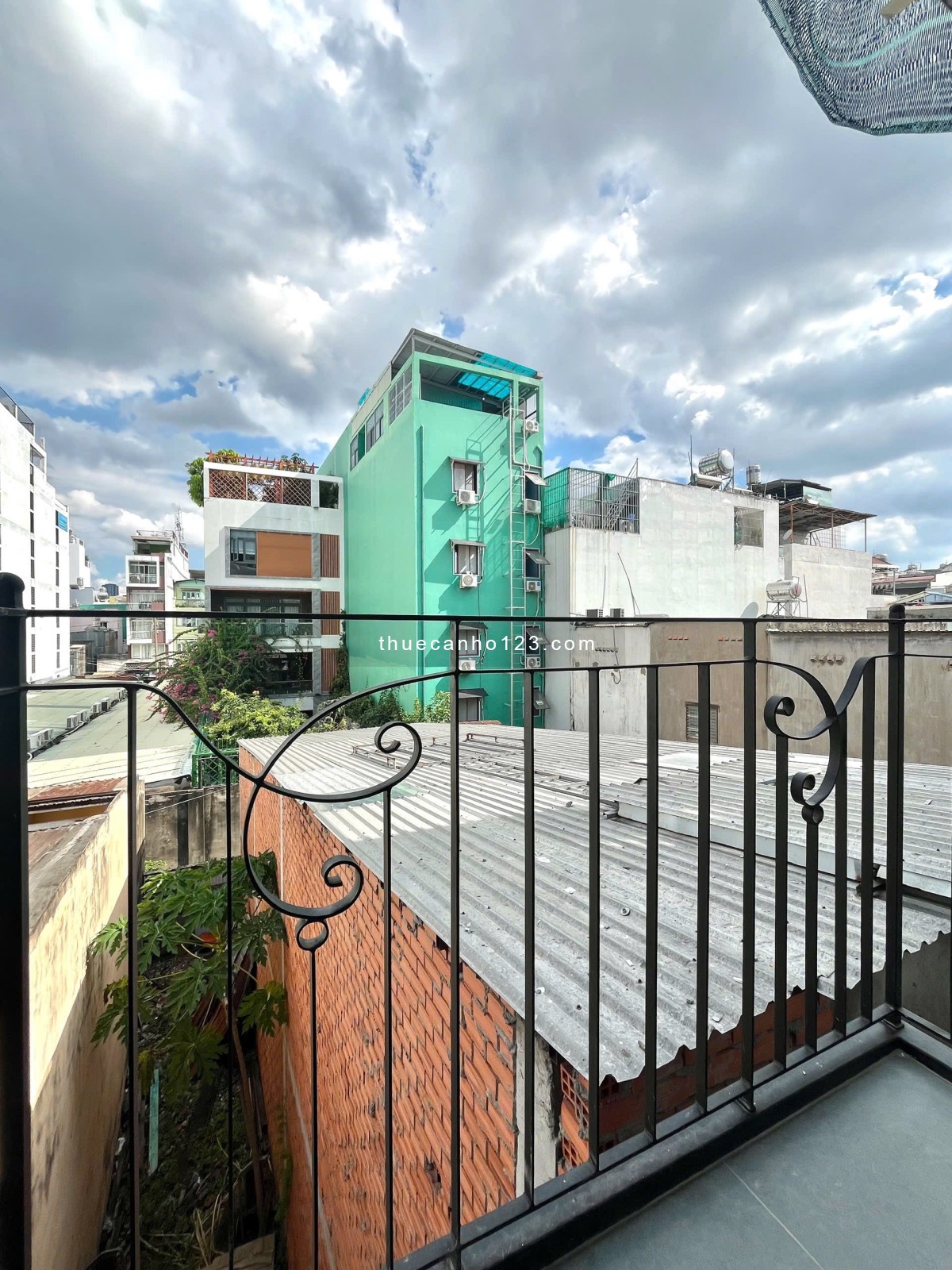 Căn hộ mới khai trương Balcon/ Cửa sổ thoáng – Ngã tư Hàng Xanh – Chợ Bà Chiểu – Bình Thạnh