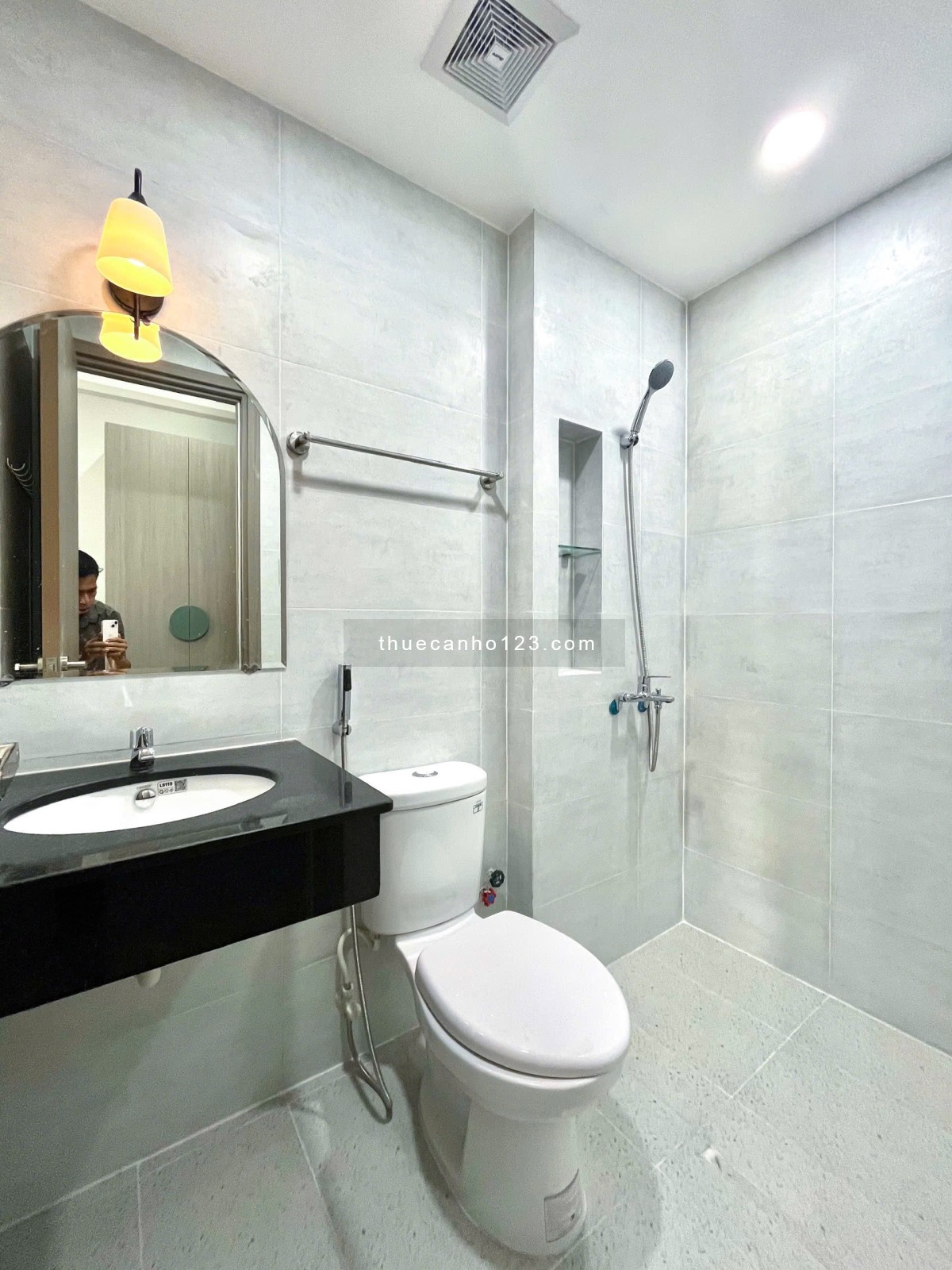 Căn hộ mới khai trương Balcon/ Cửa sổ thoáng – Ngã tư Hàng Xanh – Chợ Bà Chiểu – Bình Thạnh