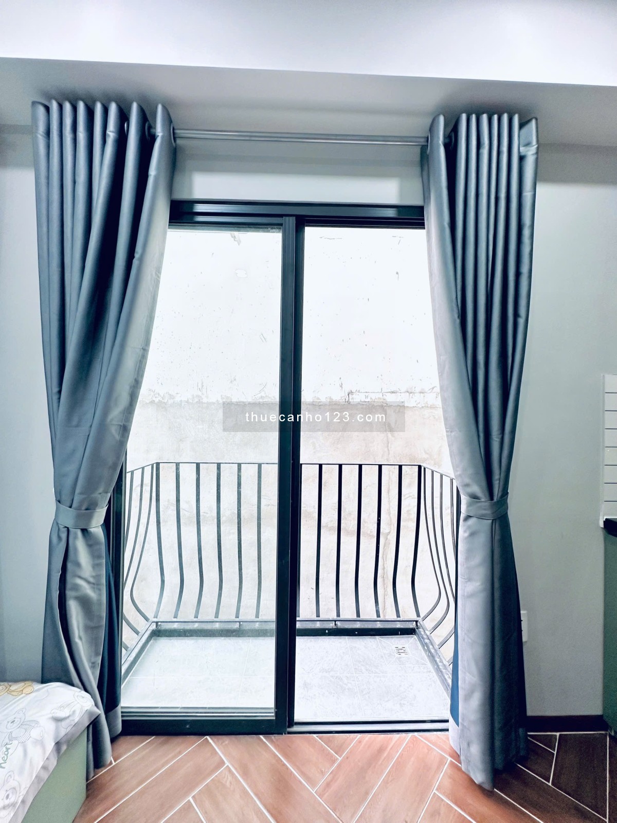 Căn hộ mới khai trương Balcon/ Cửa sổ thoáng – Ngã tư Hàng Xanh – Chợ Bà Chiểu – Bình Thạnh