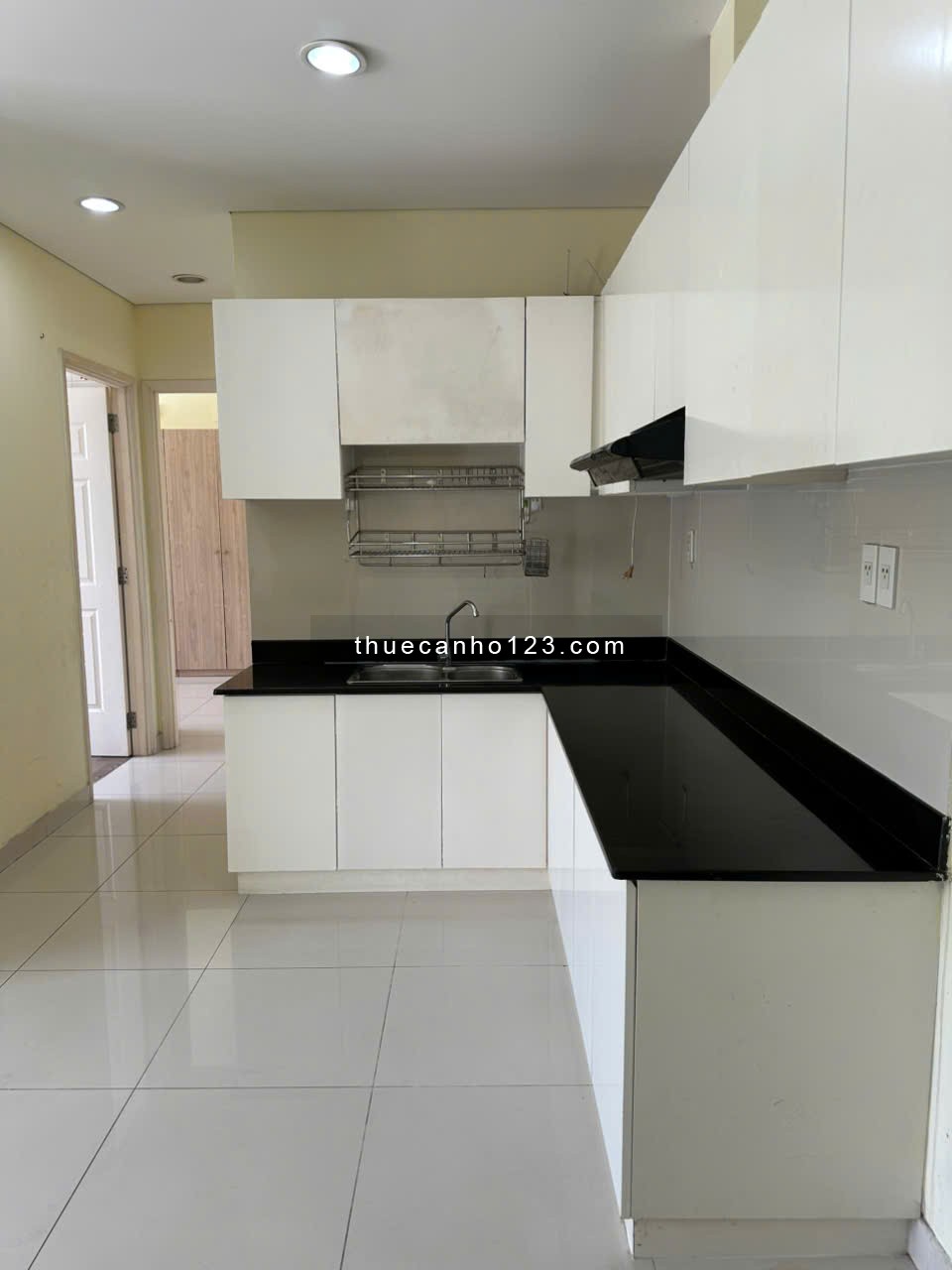 Cho thuê căn hộ Hoa Sen quân 11, diện tích 64m2, 2 phòng ngủ, giá 10tr5