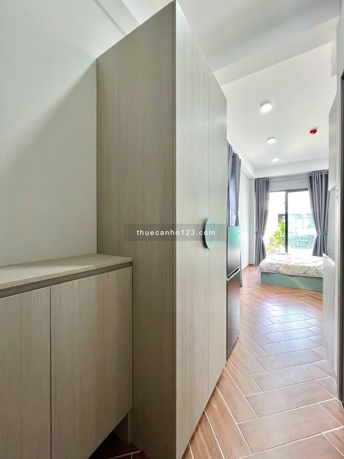 Toà nhà mới - Studio ban công, máy giặt riêng, thang máy ở P12, Bình Thạnh